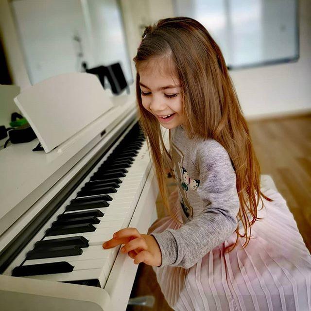 Ezgi Muzik Sanat Kurtkoy Piyano Kursu Pendik Istanbul 0 505 251 35 Birmilyonnokta